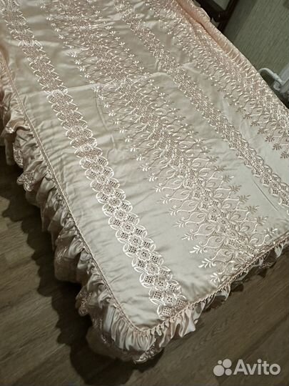 Пледы, одеяла и покрывало+шторы в спальню