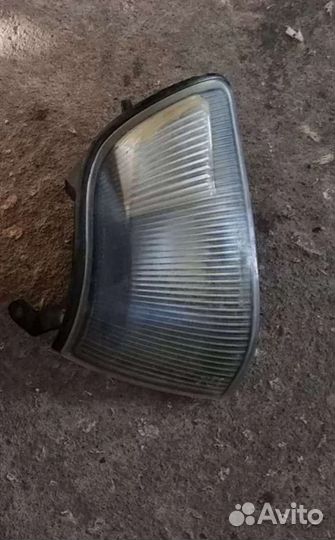 Поворотник левый Mitsubishi Challenger