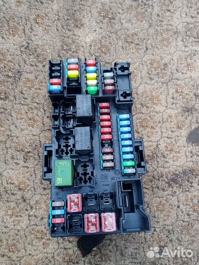 Блок предохранителей на Опель Мокка 14г
