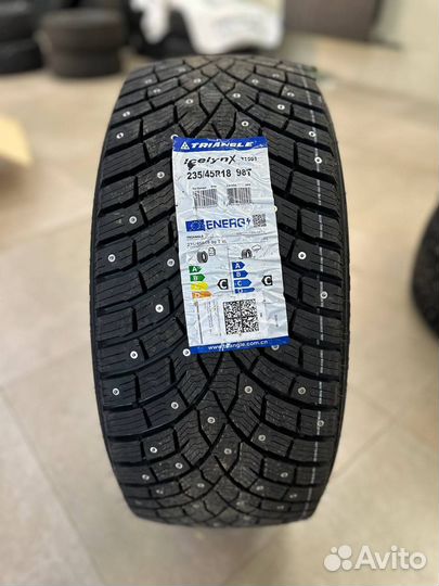 Triangle IcelynX TI501 235/45 R18 98T