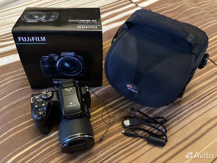 Fujifilm FinePix S9800, отличное состояние + чехол