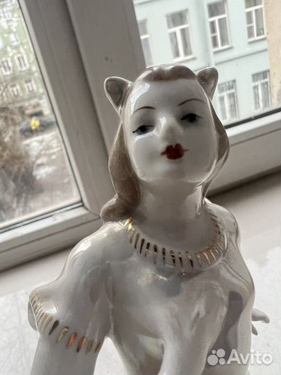 Фарфоровая статуэтка. Балерина - кошка