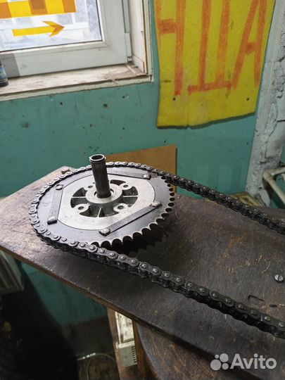 Ведомая и ведущая звезда с цепью мотоцикла Панония