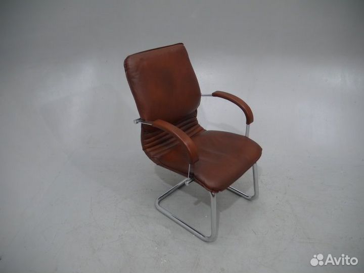 Кресло кожаное