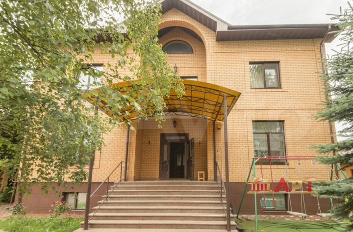 Коттедж 678 м² на участке 15 сот.