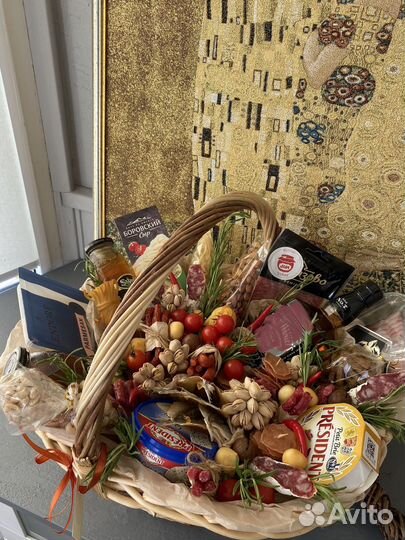 Подарочная съедобная корзина