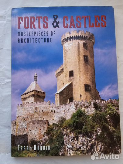 Forts & castle книга на английском