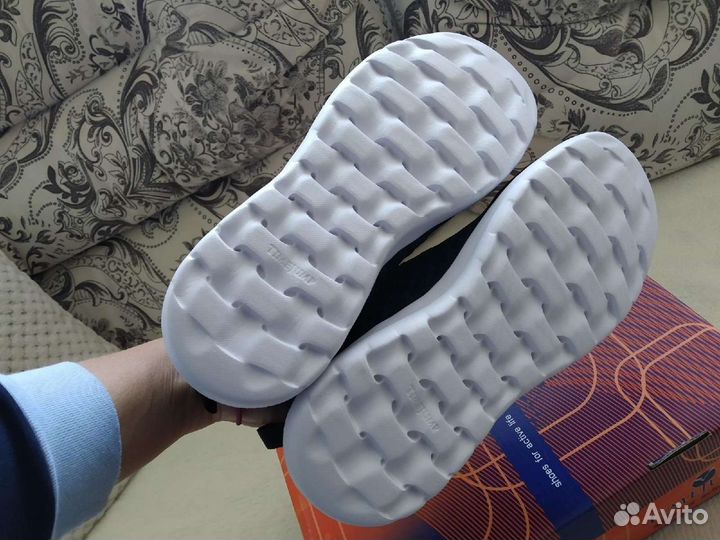 Кроссовки женские новые