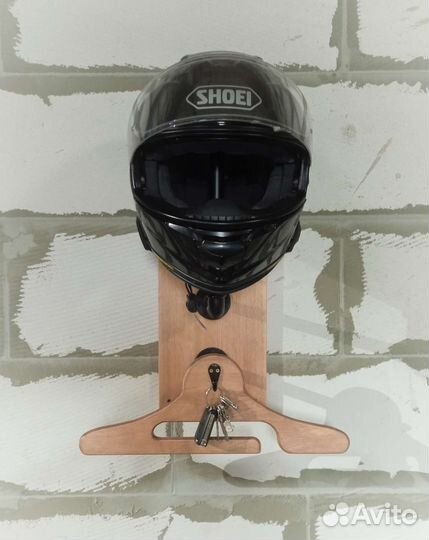 Вешалка для мотошлема настенная