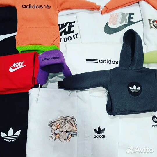 Белые футболки