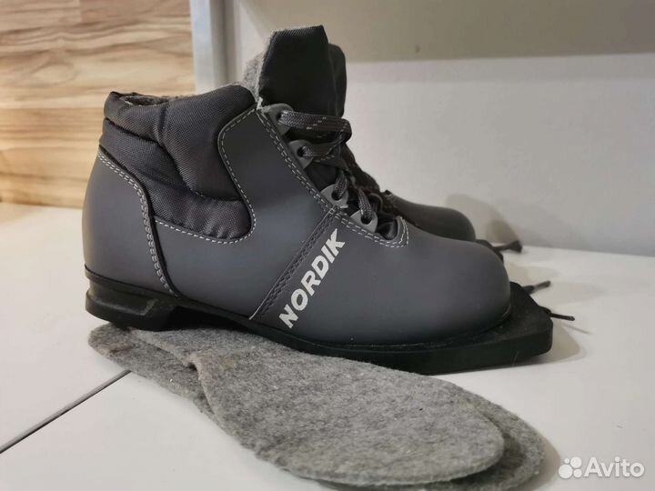 Лыжные ботинки