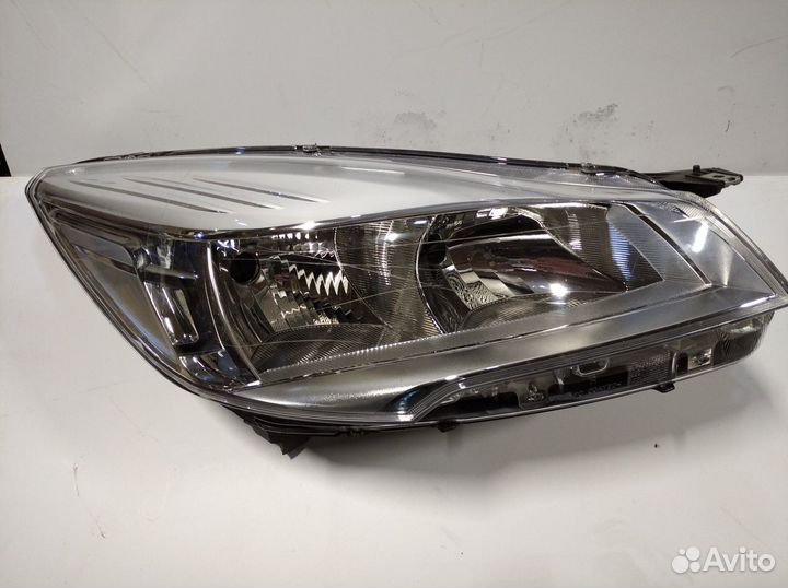 Фара Ford Kuga 2 2013-2015