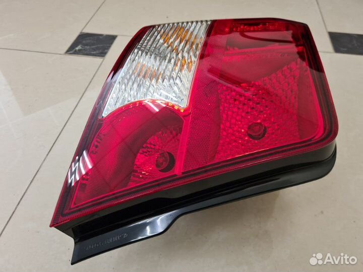 Фонарь задний левый внешний задний левый