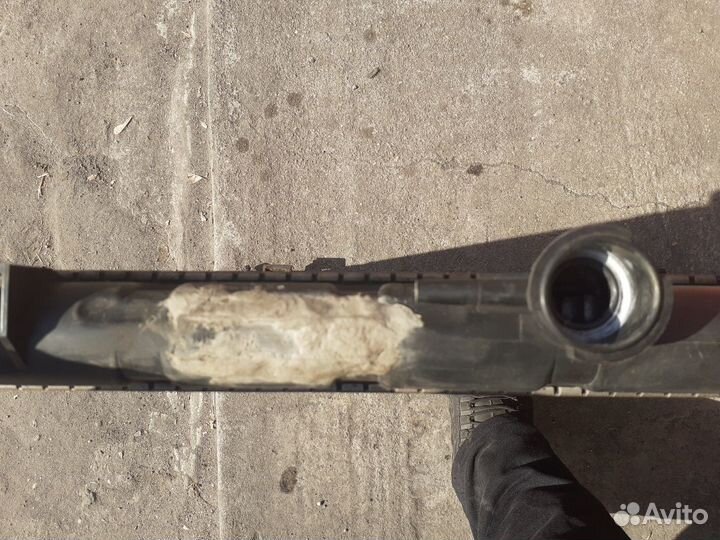 Радиатор Nissan Liberti