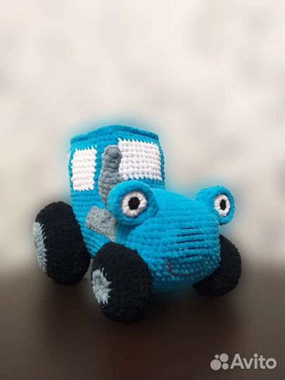 Вязаный синий трактор. Игрушки ручной работы