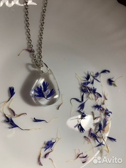 Кулон ручной работы с васильками