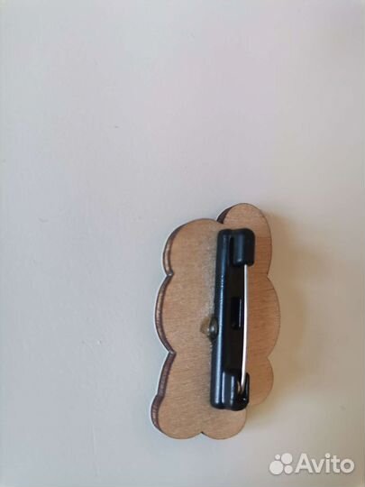 Значок BT21 cooky. Светится в темноте