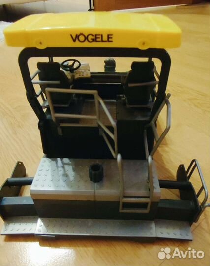 Масштабная модель асфальтоукладчика Vogel