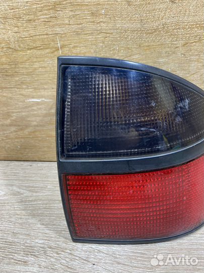 Фонарь задний правый Renault Laguna 1 111505