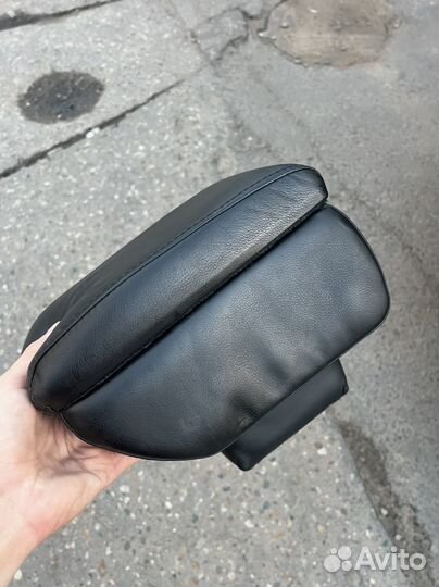 Подлокотник на машину