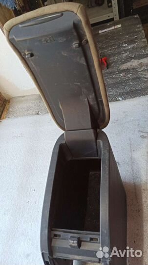 Подлокотник передний Renault Megan 2