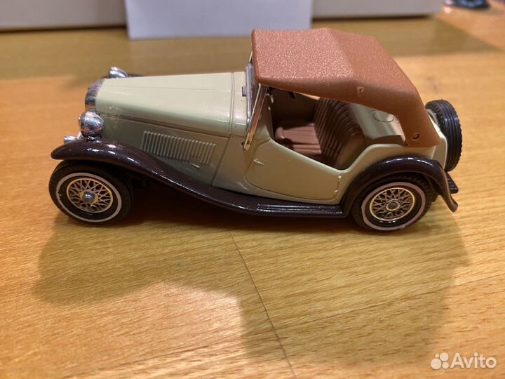 Модель авто 1:43 Matchbox 1945 MG TC England