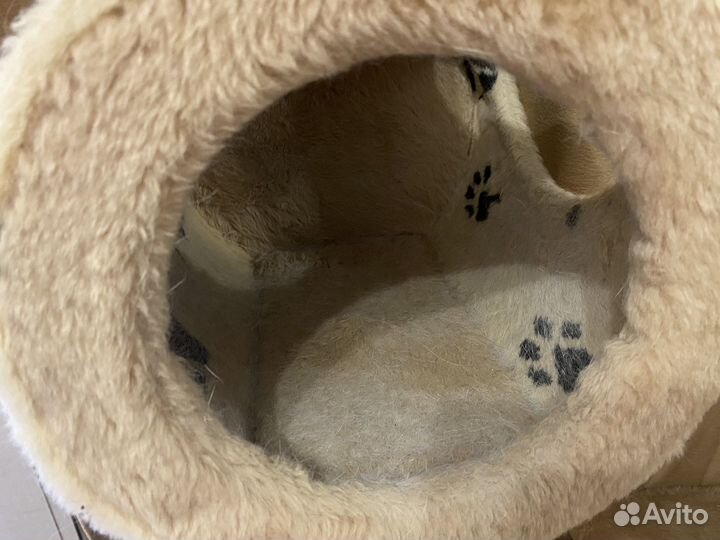 Кошачий домик с когтеточкой