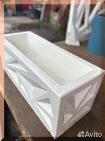 Кашпо для цветов из пластика