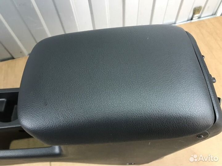 Подлокотник Ниссан Х-Трейл Т31 Nissan X-Trail T31