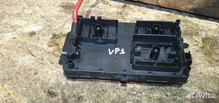 Блок предохранителей передний Chevrolet Cruze 200