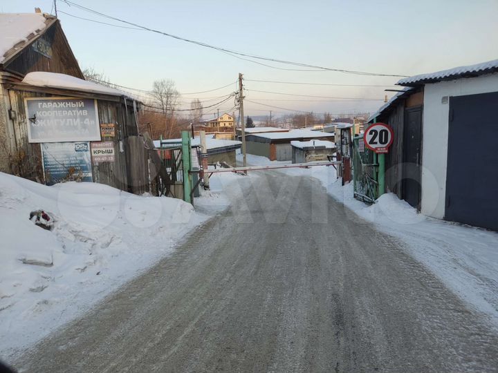 Гараж, > 30 м²