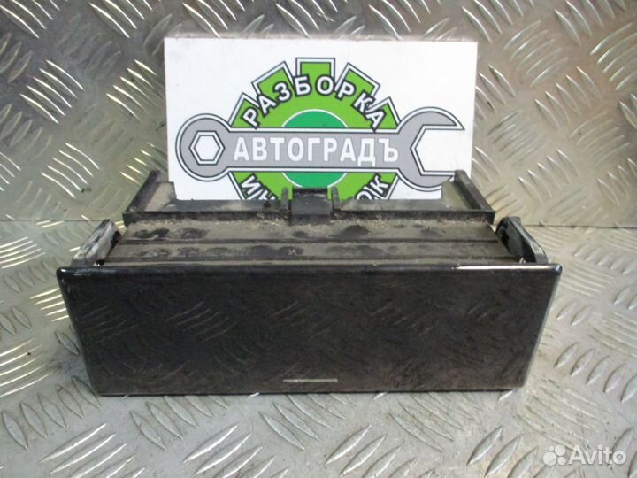 Вещевой ящик (дерево) MB W210 1999г