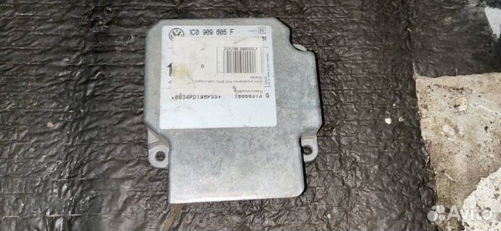 Блок управления подушками безопасности Volkswagen