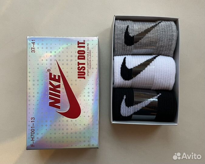 Подарочные носки в коробке