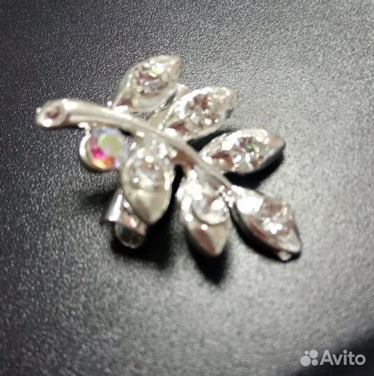 Брошь веточка