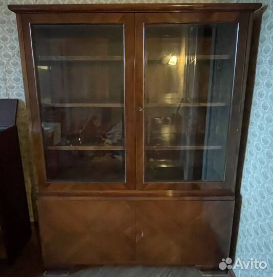 Книжный шкаф старинный