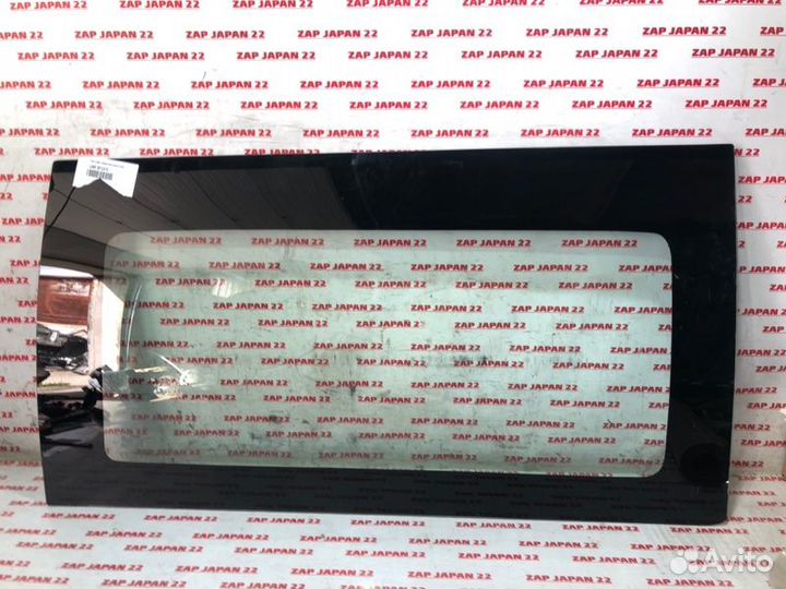 Стекло сдвижной двери правое Mitsubishi Delica