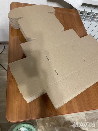 Крафтовые коробки с окошком и без