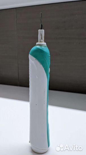 Электрическая зубная щетка Oral B