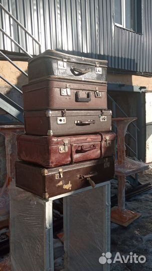 Винтажные советские чемоданы, портфели и саквояжи