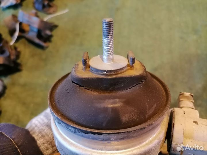 Опора двигателя (подушка двс) правая 8E0199352N Au