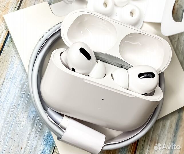Наушники AirPods Pro с черным чехлом в подарок