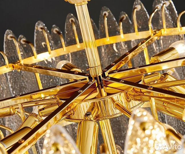 Потолочная люстра с декором