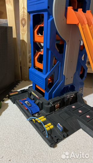 Hot wheels mega garage