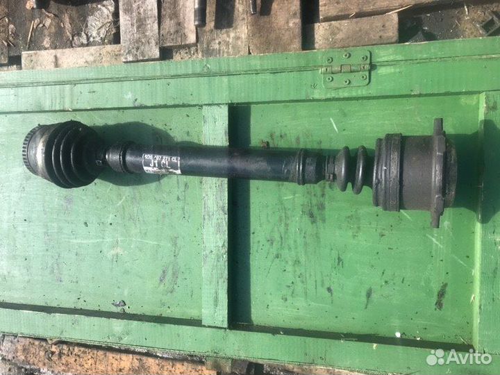 Полуось (привод) передний левый Skoda Superb