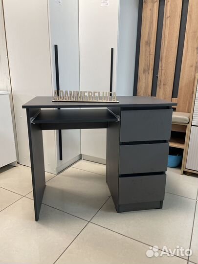 Письменный стол