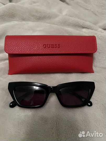 Солнцезащитные очки guess