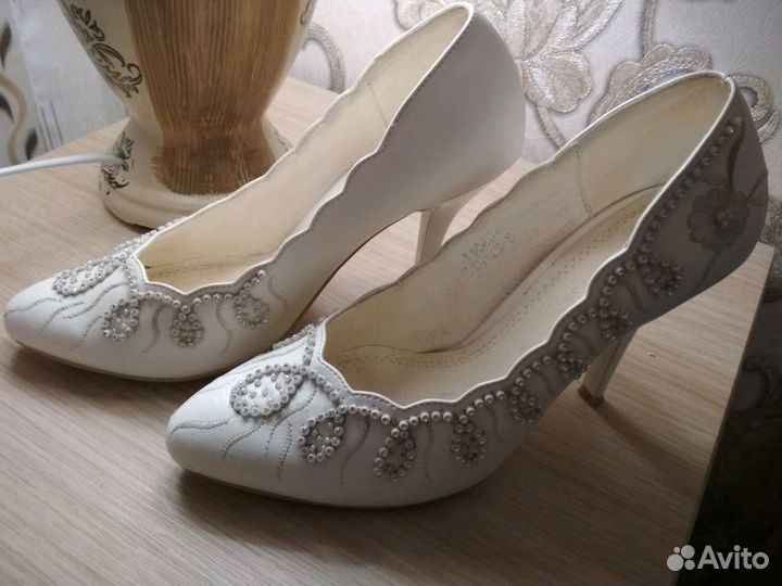 Туфли белые из натуральной кожи