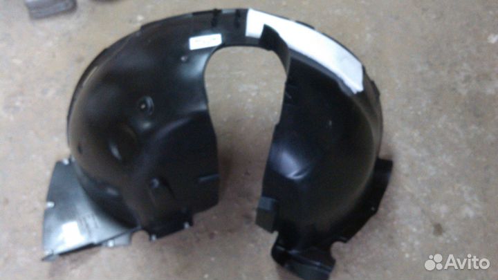 В наличии подкрылок локер передний правый