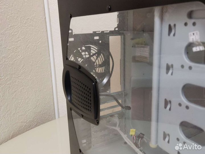 Корпус Thermaltake Swing